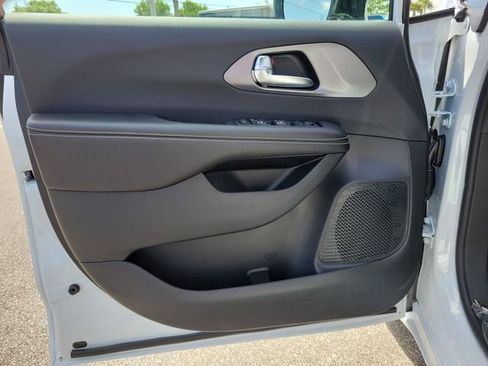 New 2026 Chrysler Voyager LX image 15