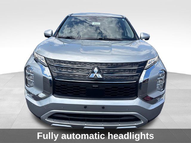 Used 2024 Mitsubishi Outlander SE Black Edition FWD image 9