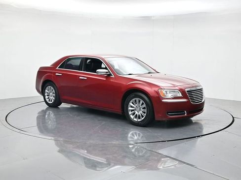 Used 2013 Chrysler 300 RWD image 1