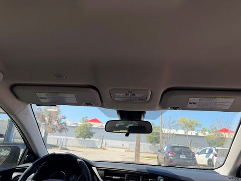 Used 2019 Toyota Corolla SE image 21