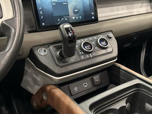 Used 2021 Land Rover Defender 110 SE image 36