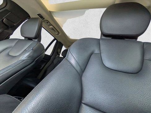 Used 2019 Volvo XC90 T6 Momentum w/ Advanced Package AWD/4WD image 16