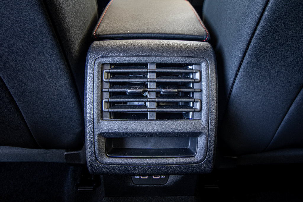 New 2026 Volkswagen GTI SE FWD image 32