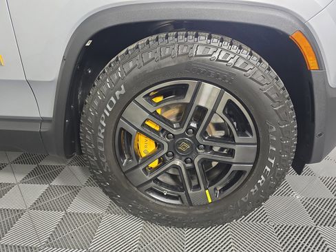 Used 2022 Rivian R1T Adventure image 11