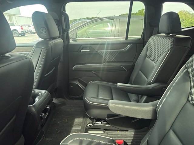 Used 2025 GMC Acadia Denali FWD image 7