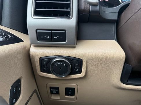 Used 2019 Ford F150 Lariat w/ Equipment Group 502A Luxury AWD/4WD image 12