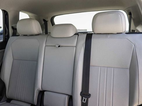 Certified 2022 Volkswagen Tiguan SE image 19