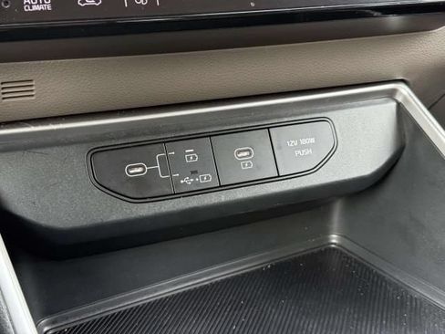 Used 2026 Kia Carnival FWD image 30