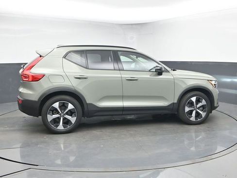 Used 2023 Volvo XC40 B5 Plus w/ Driver Assist Package image 9