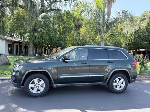 Used 2011 Jeep Grand Cherokee Laredo AWD/4WD image 2