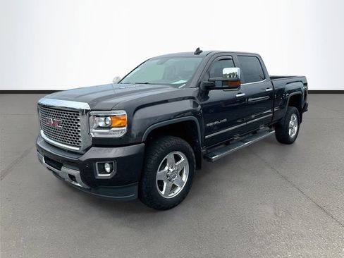 Used 2015 GMC Sierra 2500 Denali w/ Duramax Plus Package AWD/4WD image 3