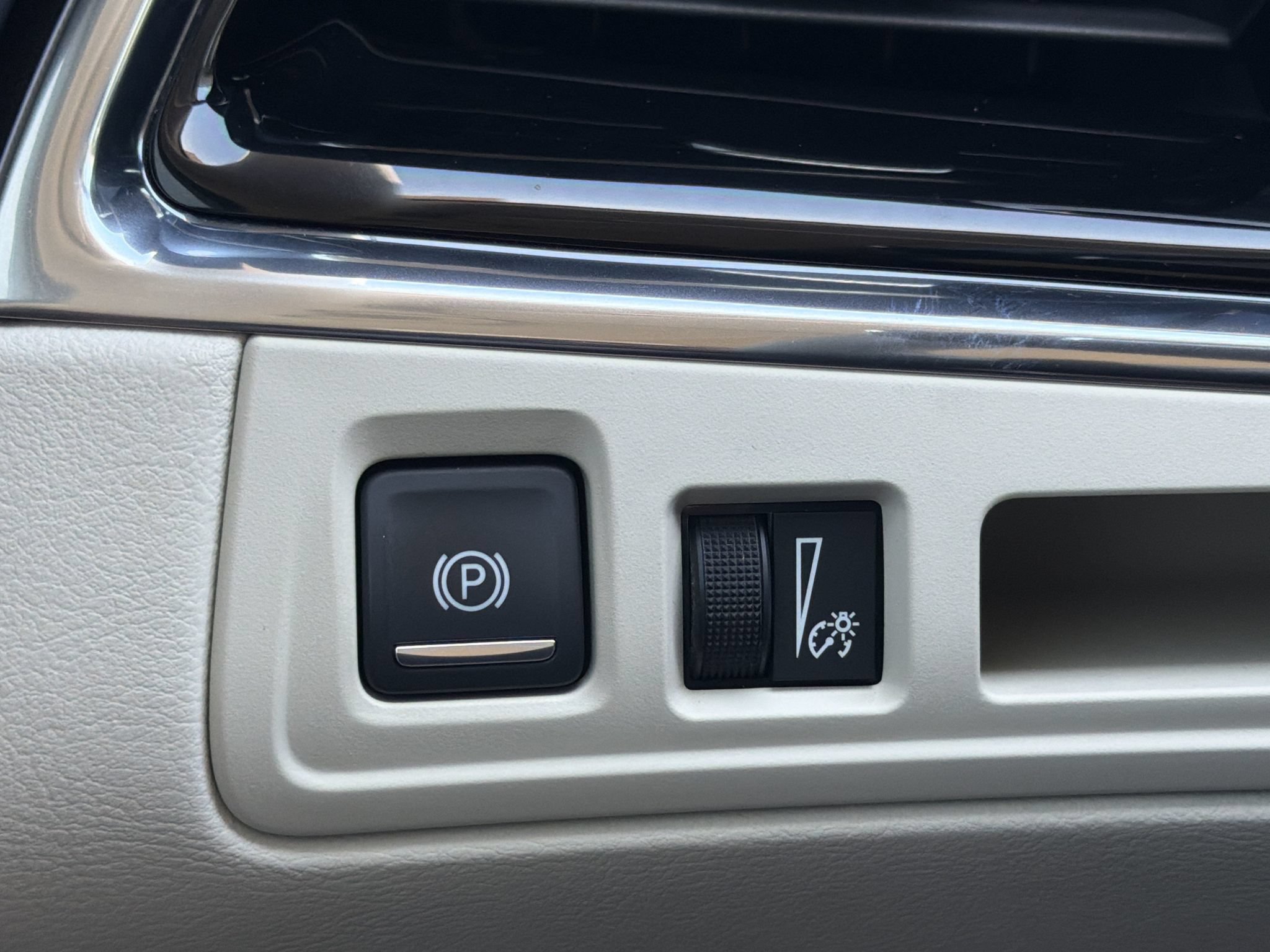 Used 2020 Cadillac XT6 Premium Luxury FWD image 12