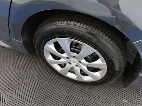 Used 2025 Toyota Corolla LE FWD image 5