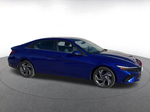 Used 2025 Hyundai Elantra SEL image 16