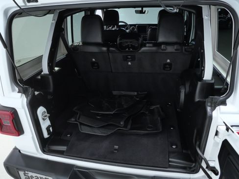 Used 2023 Jeep Wrangler Unlimited Sahara AWD/4WD image 6