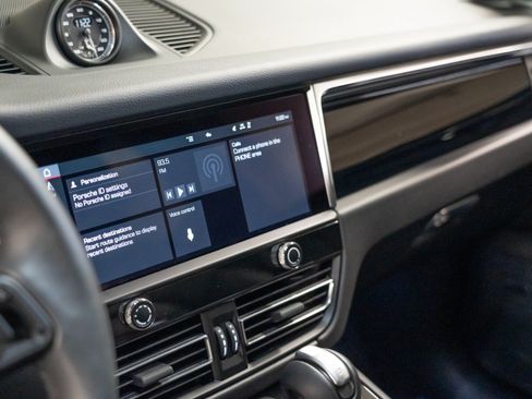 Certified 2026 Porsche Macan AWD/4WD image 21