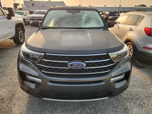 Used 2020 Ford Explorer XLT w/ Equipment Group 202A AWD/4WD image 2