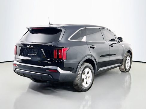 Used 2023 Kia Sorento LX image 5