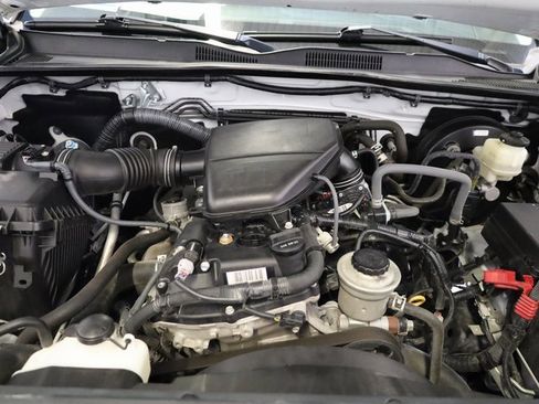 Used 2017 Toyota Tacoma SR image 30