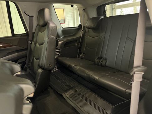 Used 2016 Cadillac Escalade Luxury image 29