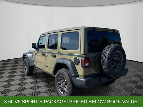 Used 2025 Jeep Wrangler Unlimited Sport AWD/4WD image 3