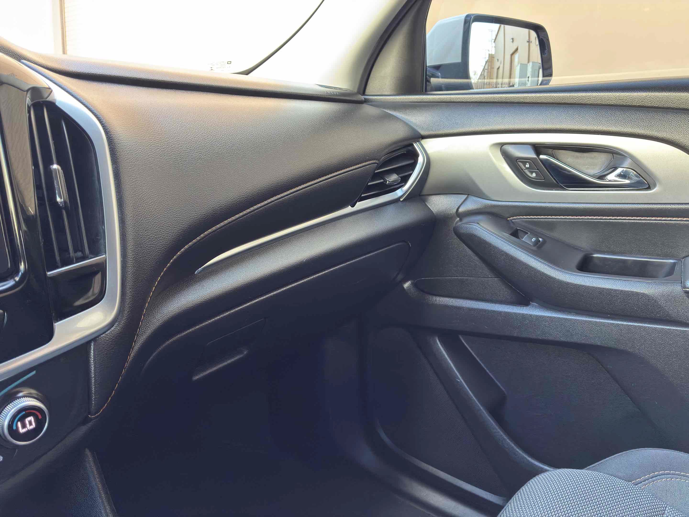 Used 2019 Chevrolet Traverse LT FWD image 28