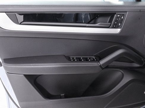 New 2025 Porsche Cayenne Coupe image 6