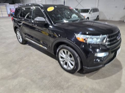 Used 2020 Ford Explorer XLT w/ Equipment Group 202A AWD/4WD image 17