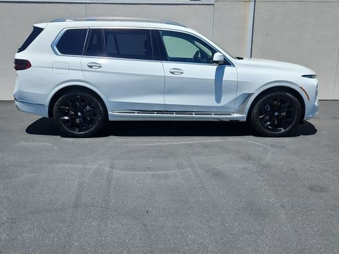 Used 2026 BMW X7 xDrive40i w/ Premium Package AWD/4WD image 3