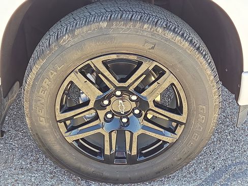 Used 2024 Chevrolet Silverado 1500 Custom AWD/4WD image 7