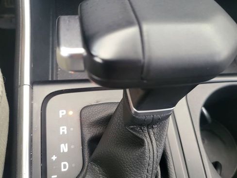 Used 2025 Kia Carnival image 9