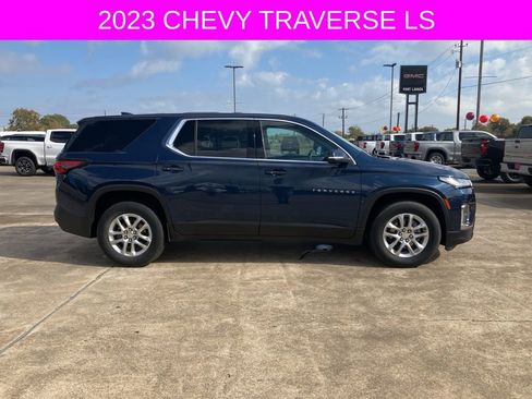 Used 2023 Chevrolet Traverse LS w/ Safety Package image 8