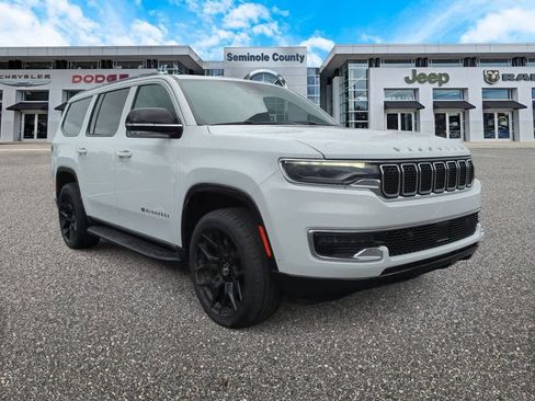 Used 2023 Jeep Wagoneer 2WD image 2