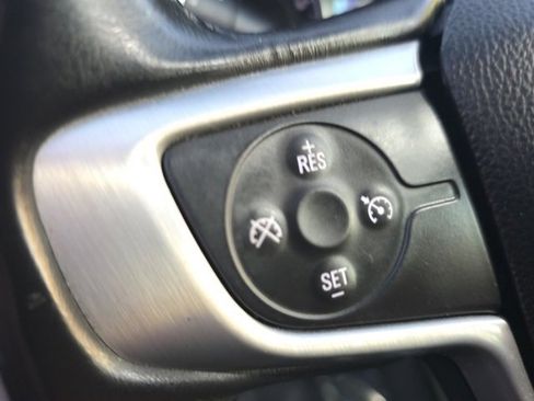 Used 2018 GMC Acadia SLE image 13