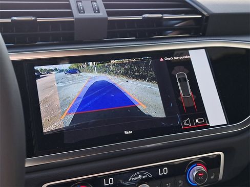 New 2025 Audi Q3 2.0T Premium image 13