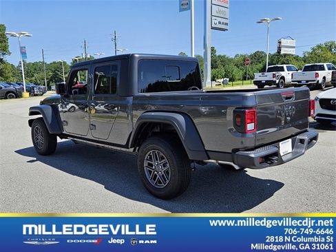 New 2025 Jeep Gladiator Sport image 10
