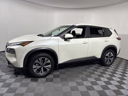 Used 2023 Nissan Rogue SV image 10