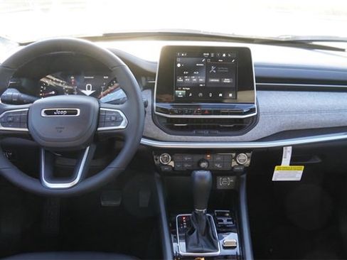 New 2026 Jeep Compass Latitude image 16