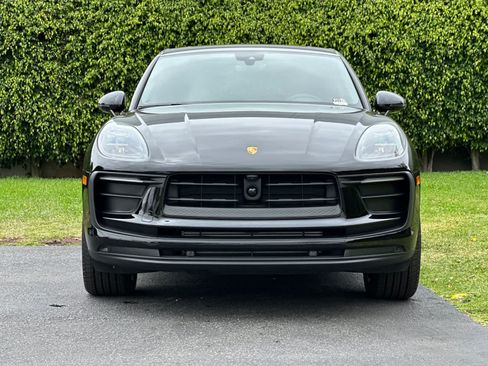 Certified 2025 Porsche Macan AWD/4WD image 11
