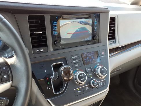 Used 2015 Toyota Sienna XLE w/ XLE Navigation Package FWD image 22