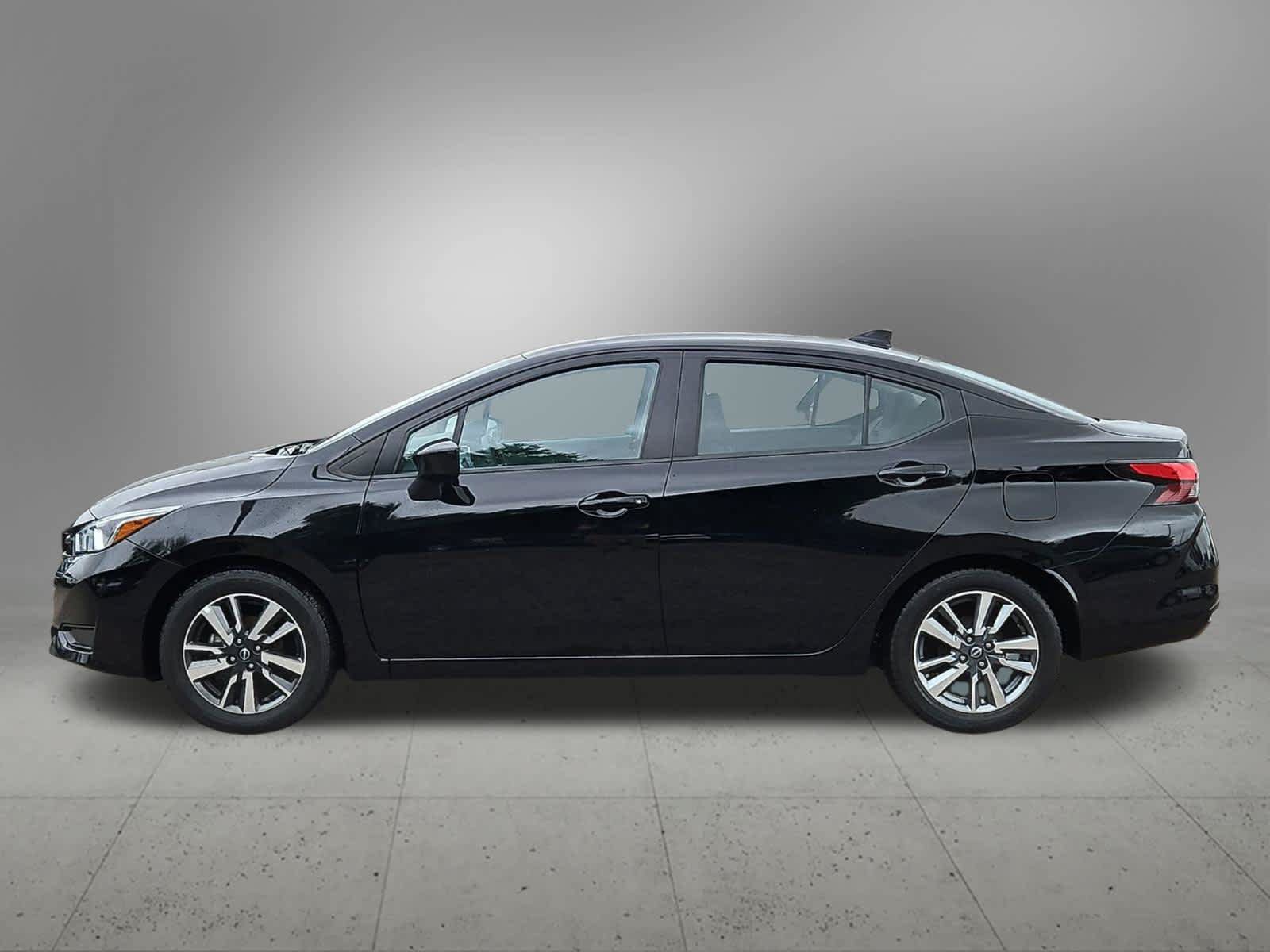 Used 2024 Nissan Versa SV FWD image 3