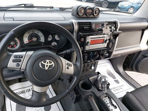 Used 2012 Toyota FJ Cruiser SR image 16