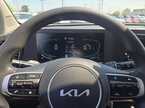 Used 2025 Kia Sportage LX AWD/4WD image 33