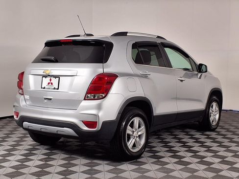 Used 2020 Chevrolet Trax LT w/ LT Convenience Package AWD/4WD image 29