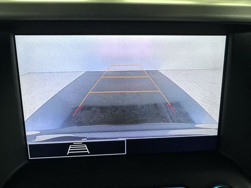 Used 2020 GMC Acadia SLE w/ Driver Convenience Package FWD image 3