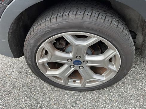 Used 2019 Ford Escape Titanium image 10