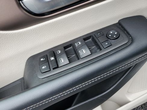 Used 2023 Chrysler Voyager LX image 19