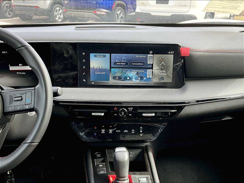 New 2025 Nissan Kicks SR image 13