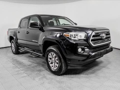 Used 2017 Toyota Tacoma SR5 w/ Tow Package RWD image 9