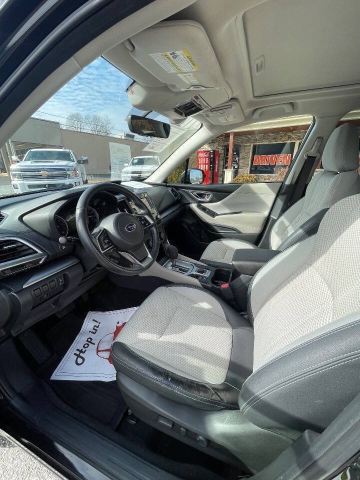Used 2019 Subaru Forester Premium AWD/4WD image 12